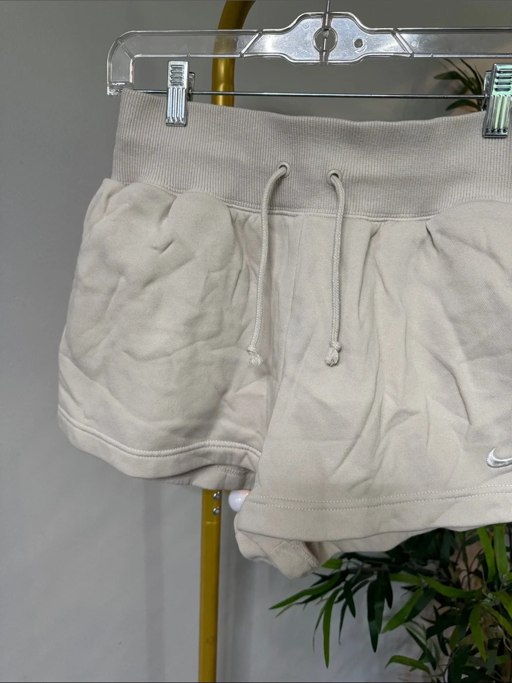 Nike Women's Cream Fleece Athletic Shorts with Drawstring and pockets EUC S